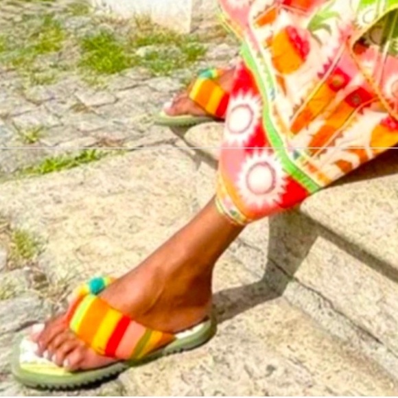 Farm Rio “Pineapple Puffy Flip Flop” Size 9 New Without Tags! - Picture 1 of 10